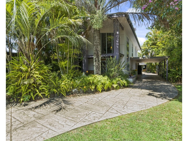 68 Manus Avenue, Palm Beach QLD 4221