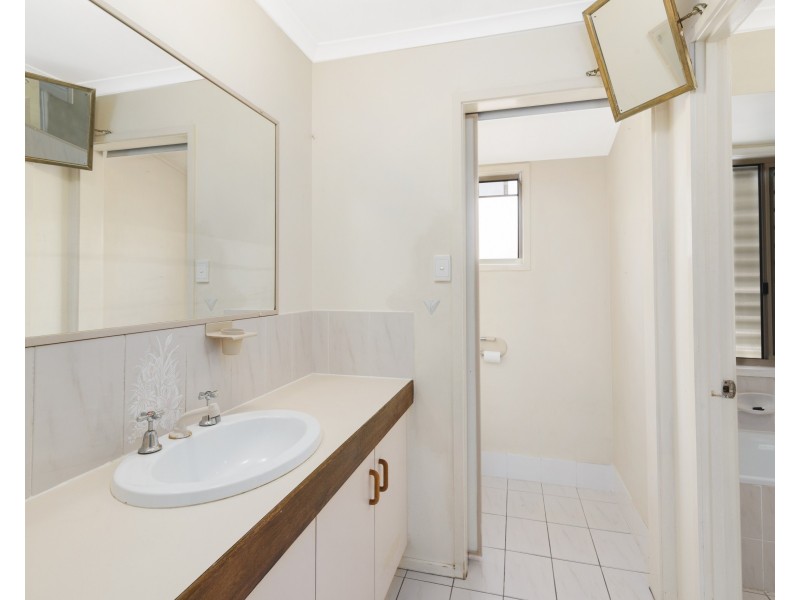 11 Kalamunda Close, Elanora QLD 4221