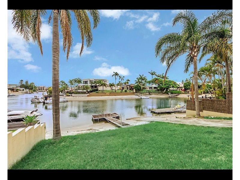 64 Salerno Street, Isle Of Capri QLD 4217