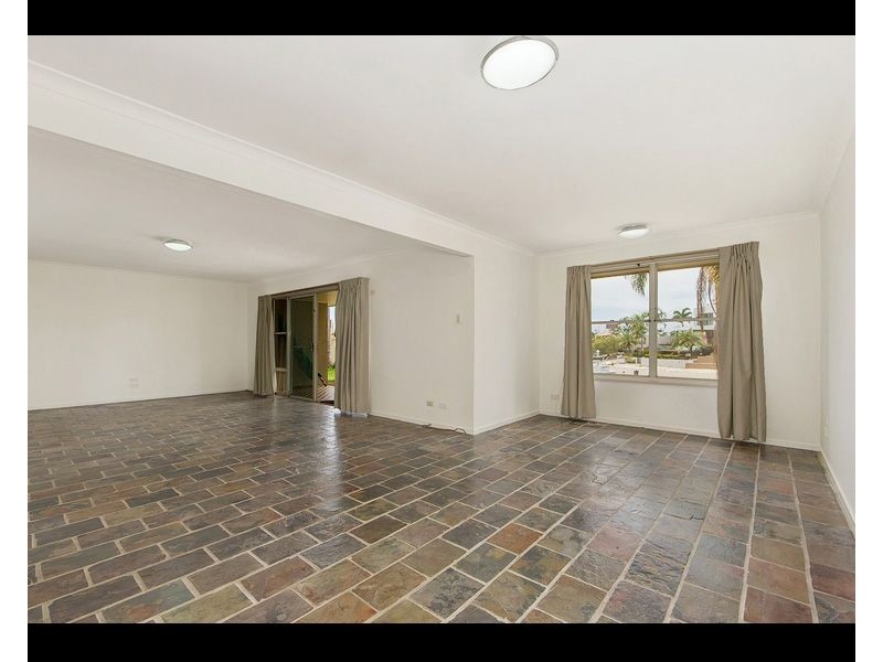 64 Salerno Street, Isle Of Capri QLD 4217