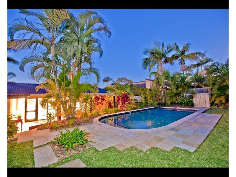 18 Lothian Avenue, Sorrento QLD 4217