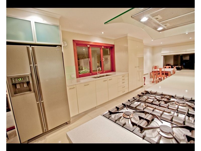 18 Lothian Avenue, Sorrento QLD 4217