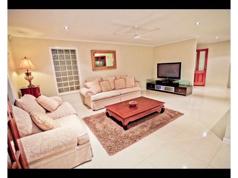 18 Lothian Avenue, Sorrento QLD 4217