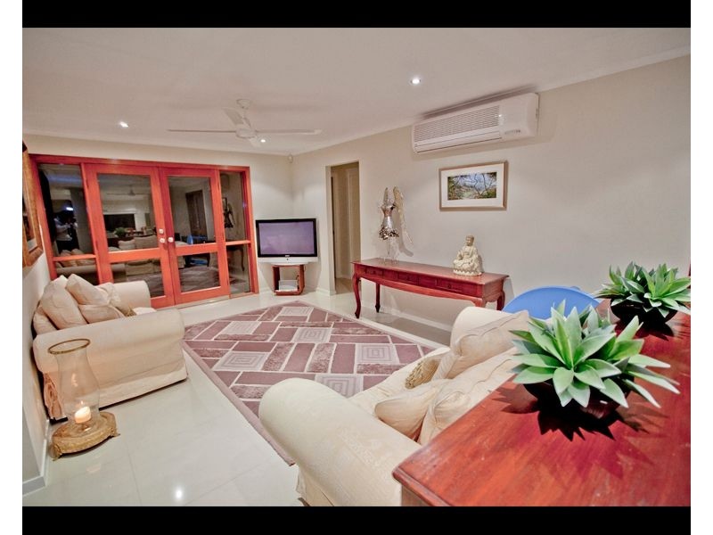 18 Lothian Avenue, Sorrento QLD 4217