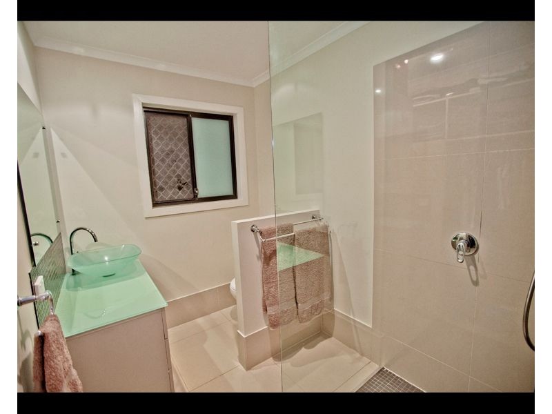 18 Lothian Avenue, Sorrento QLD 4217