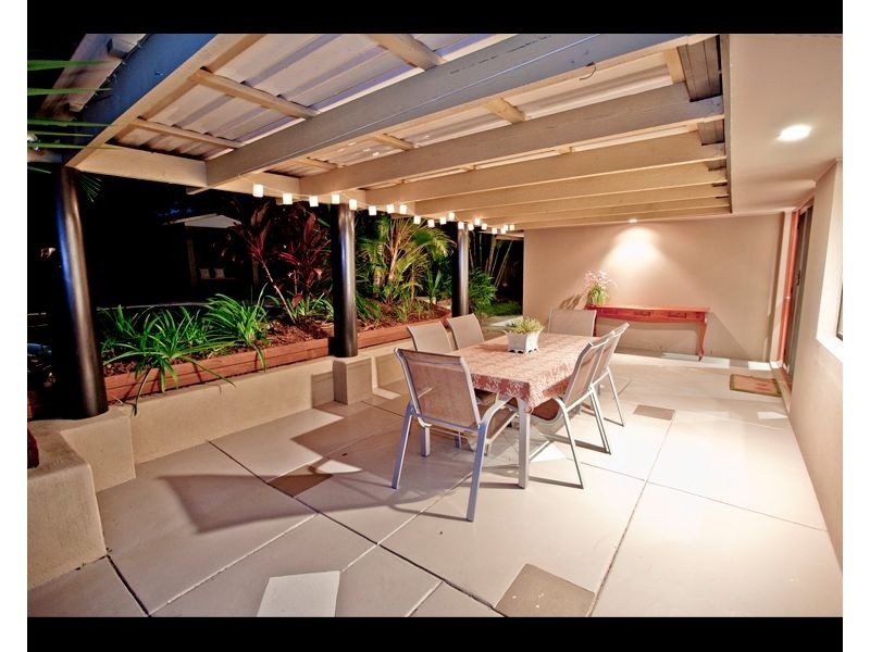 18 Lothian Avenue, Sorrento QLD 4217