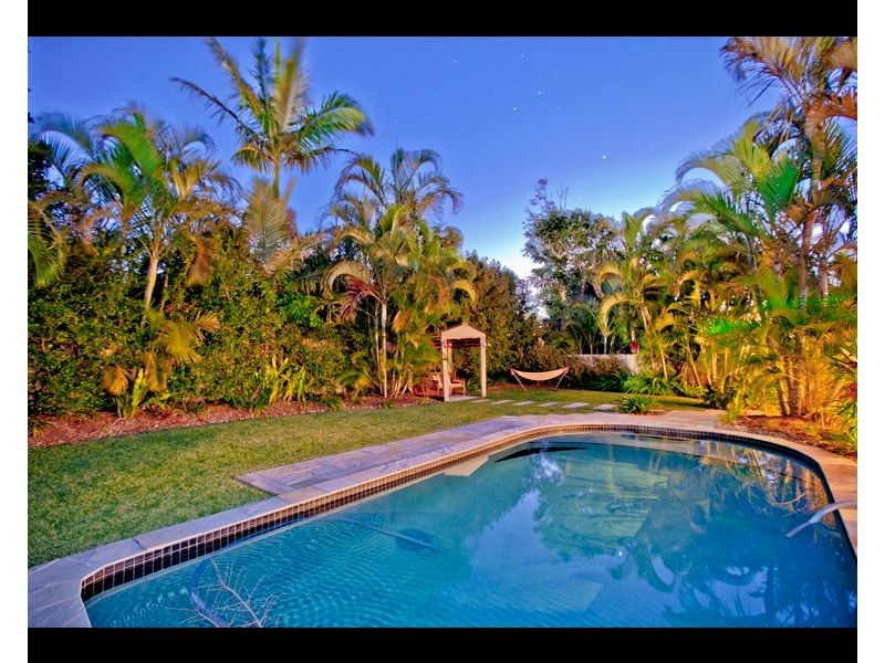 18 Lothian Avenue, Sorrento QLD 4217