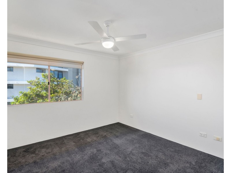 9/125 Golden Four Drive, Bilinga QLD 4225