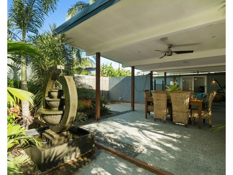 61 Robert Street, Labrador QLD 4215