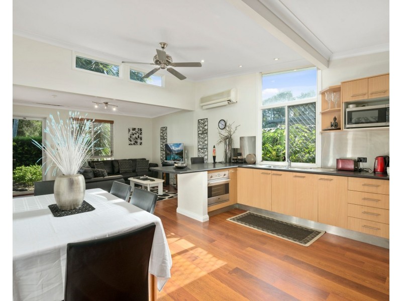 61 Robert Street, Labrador QLD 4215