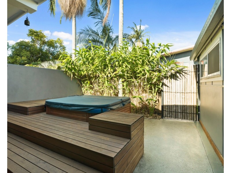 61 Robert Street, Labrador QLD 4215