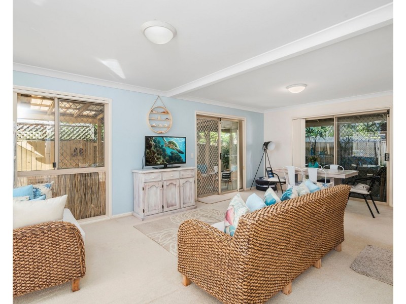 2/5 Leyte Avenue, Palm Beach QLD 4221