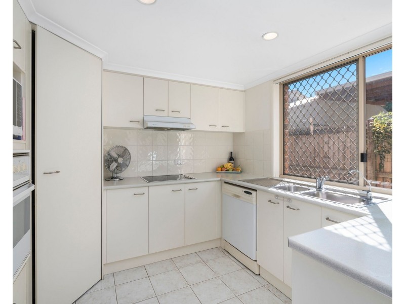 2/5 Leyte Avenue, Palm Beach QLD 4221