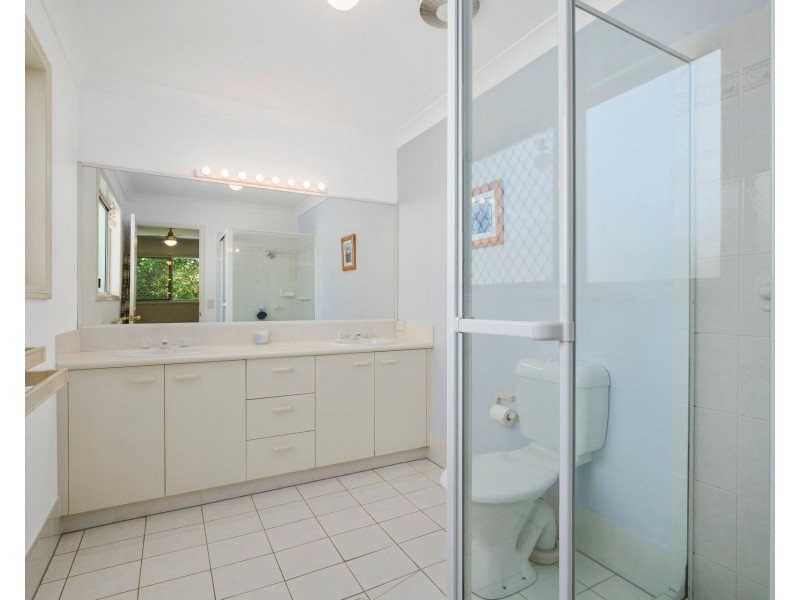 2/5 Leyte Avenue, Palm Beach QLD 4221