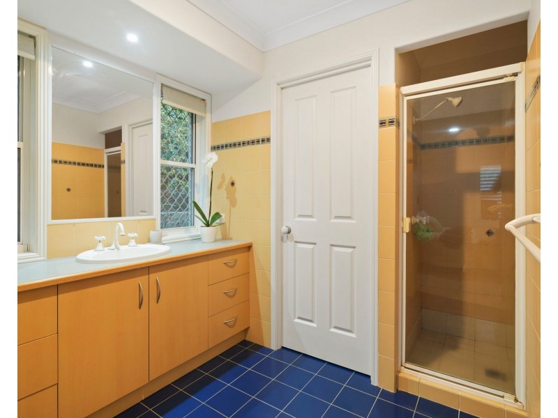 4 Forest Court, Elanora QLD 4221