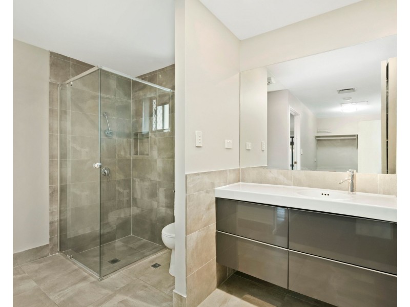 16 Colvillea Court, Palm Beach QLD 4221