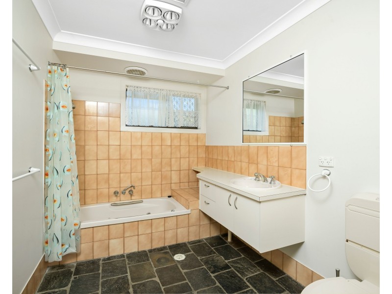 18 Harris Court, Currumbin Waters QLD 4223