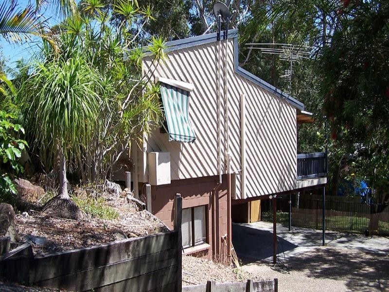 16 currant Street, Elanora QLD 4221