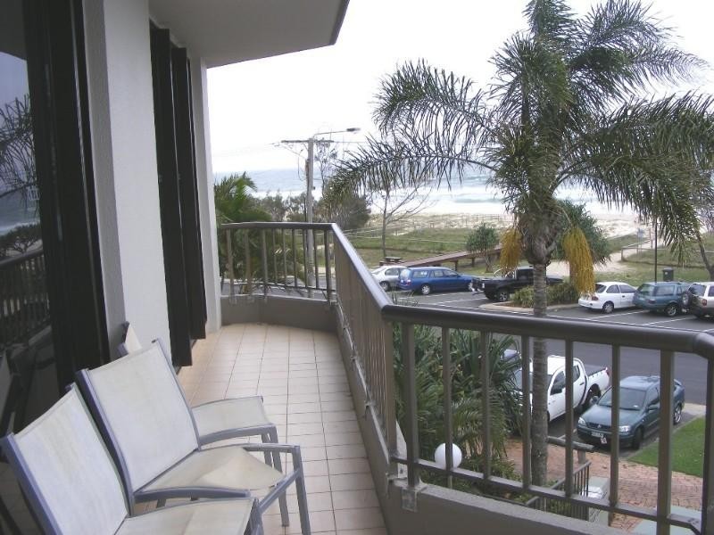 6W/828 Pacific Parade, Currumbin QLD 4223