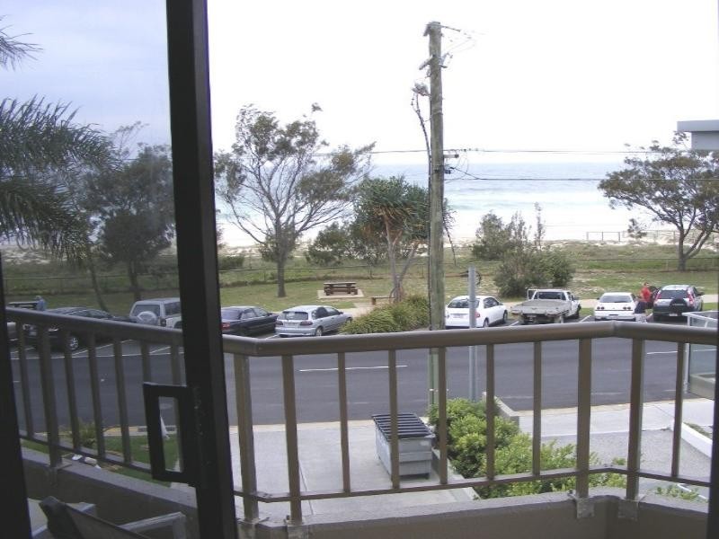 6W/828 Pacific Parade, Currumbin QLD 4223