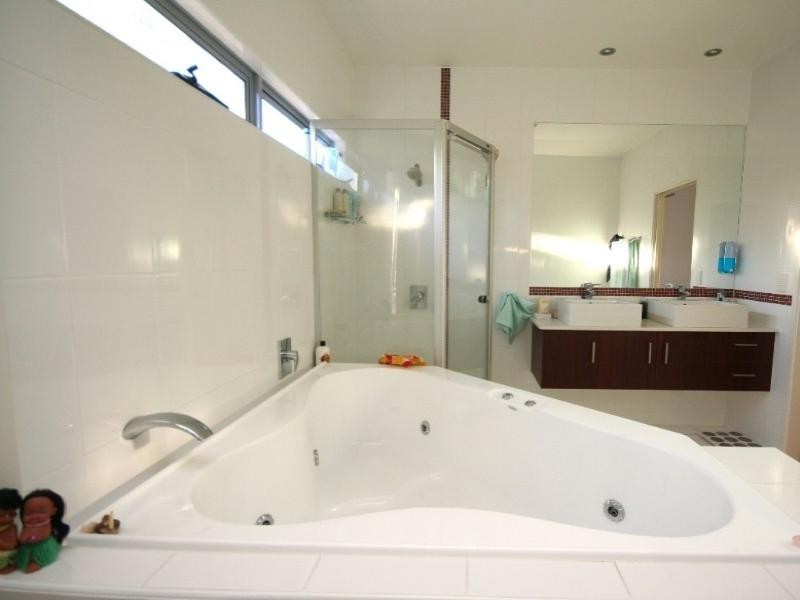 2/38 Twenty Fourth Avenue, Palm Beach QLD 4221