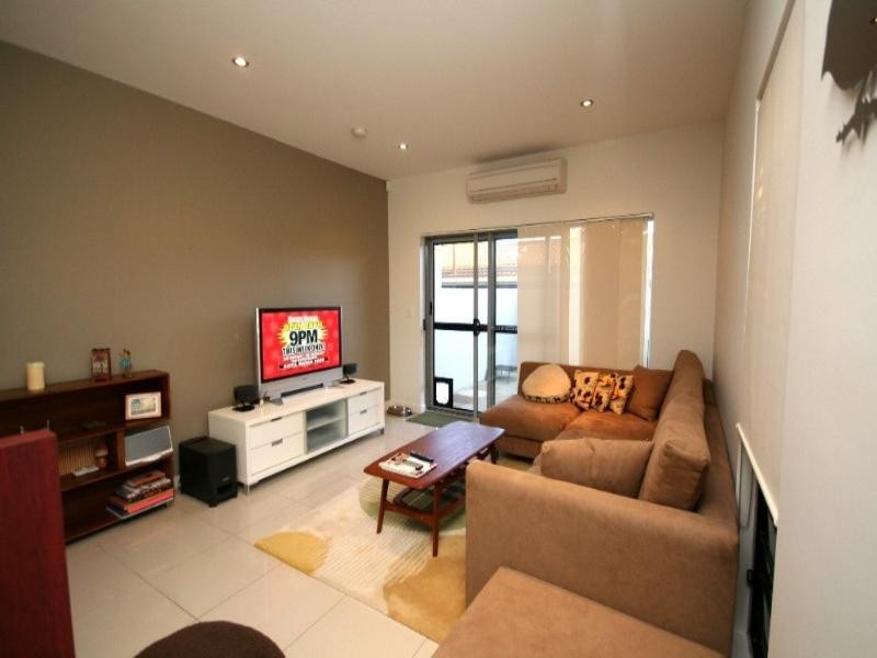 2/38 Twenty Fourth Avenue, Palm Beach QLD 4221