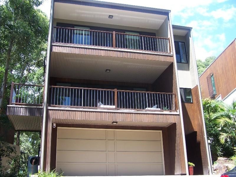 8 Sanctuary Crest, Currumbin QLD 4223