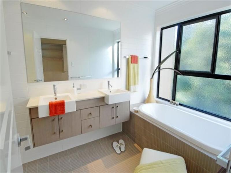 8 Sanctuary Crest, Currumbin QLD 4223