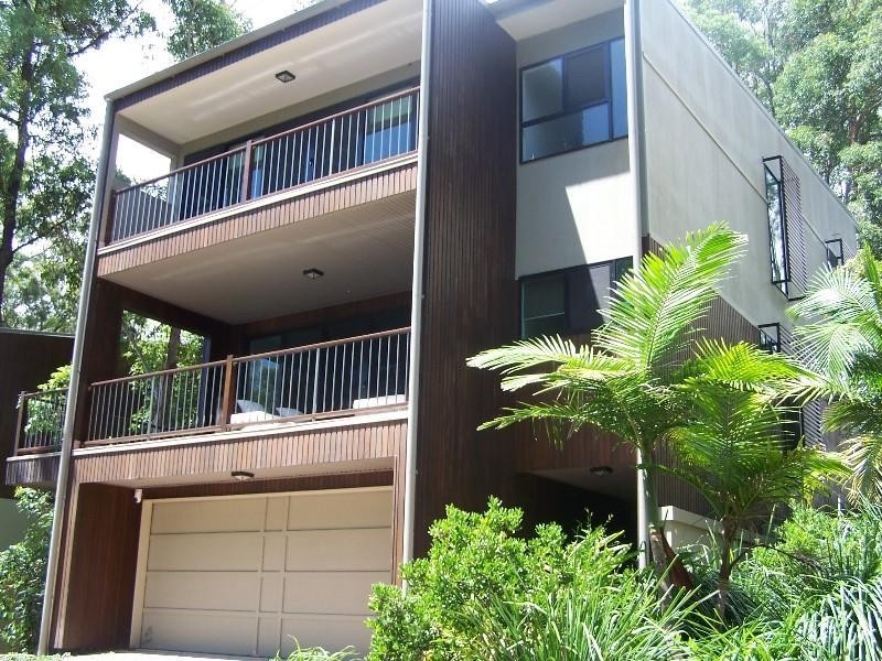 8 Sanctuary Crest, Currumbin QLD 4223