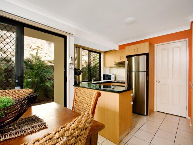 8/4 Karri Court, Burleigh Heads QLD 4220
