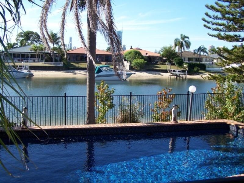 93 Te Peters Drive, Broadbeach QLD 4218