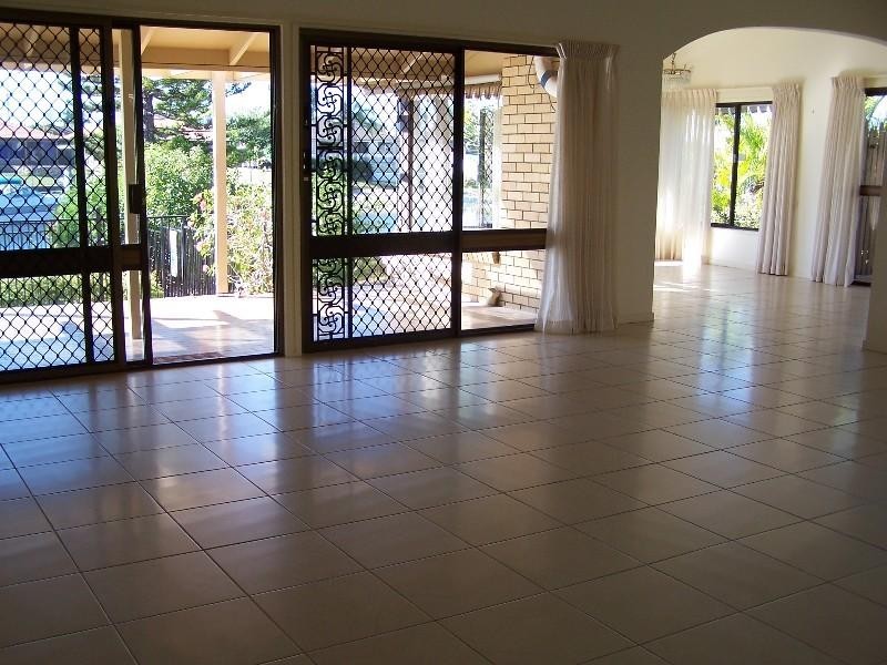 93 Te Peters Drive, Broadbeach QLD 4218