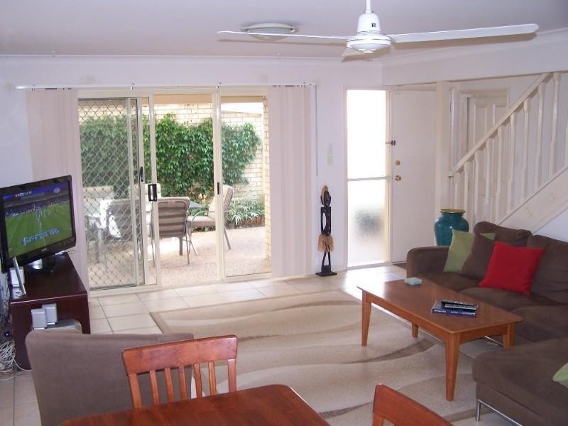 2/16 Molucca Avenue, Palm Beach QLD 4221