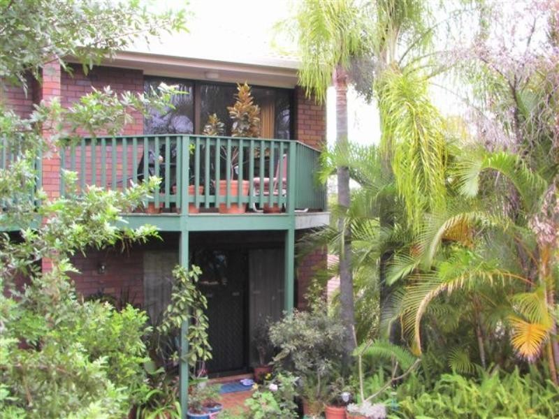 2/9 Daisy Street, Elanora QLD 4221