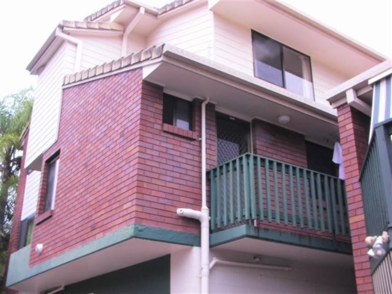 2/9 Daisy Street, Elanora QLD 4221