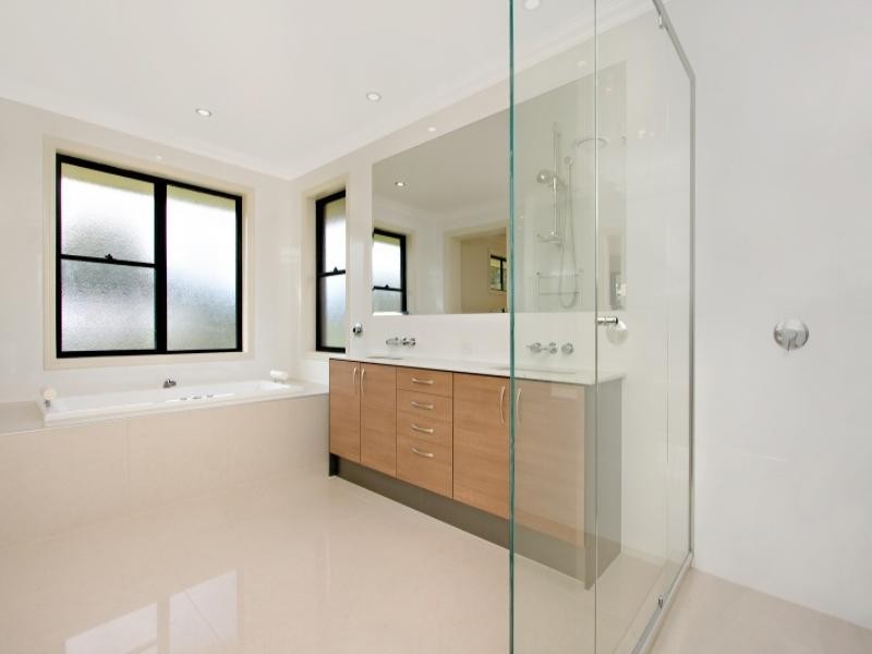 24 Tobin Way, Tallebudgera QLD 4228