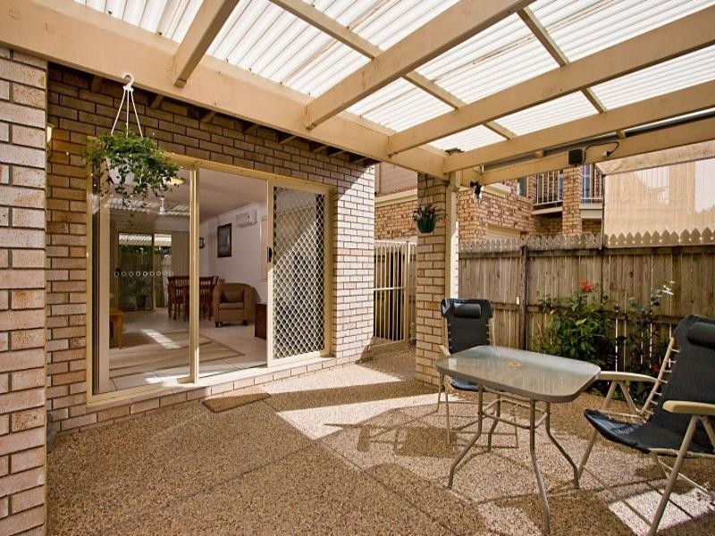 2/16 Molucca Avenue, Palm Beach QLD 4221