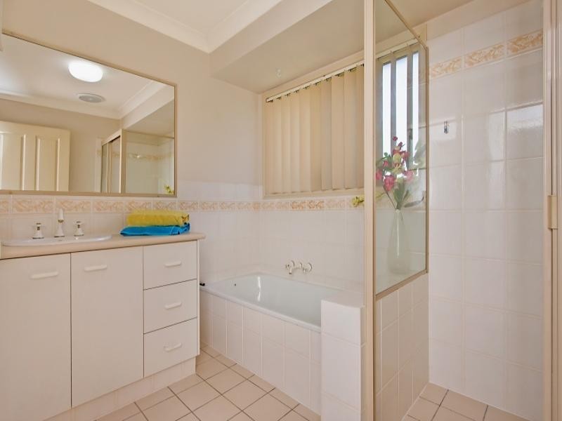 2/16 Molucca Avenue, Palm Beach QLD 4221