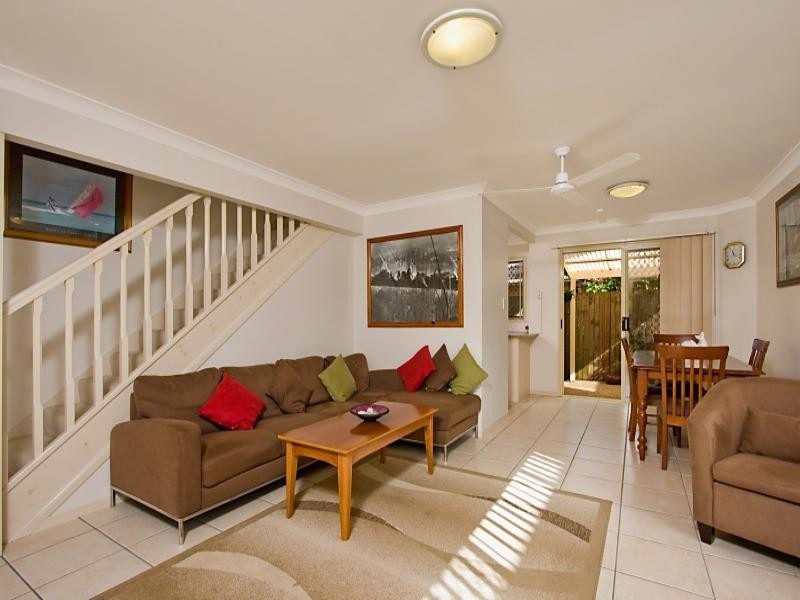 2/16 Molucca Avenue, Palm Beach QLD 4221