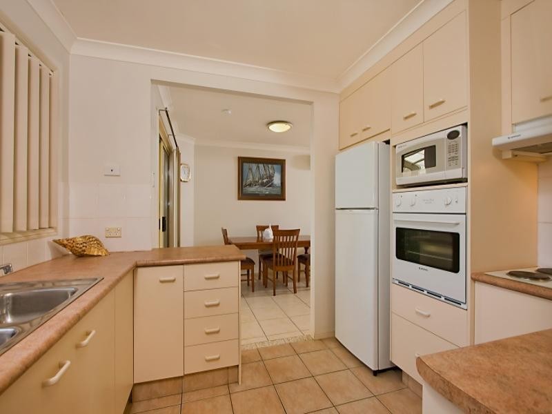 2/16 Molucca Avenue, Palm Beach QLD 4221