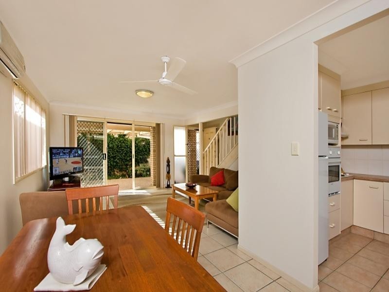 2/16 Molucca Avenue, Palm Beach QLD 4221