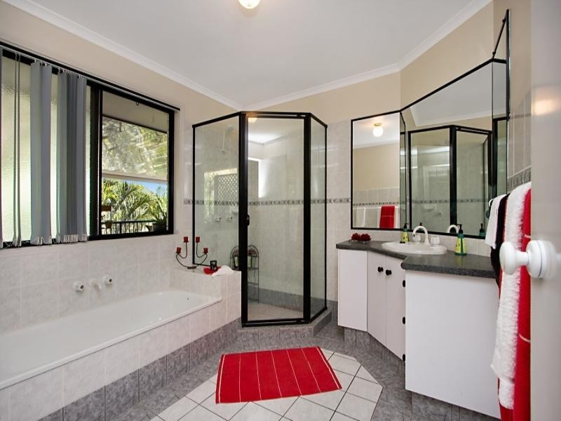 111 Valley Drive, Tallebudgera QLD 4228