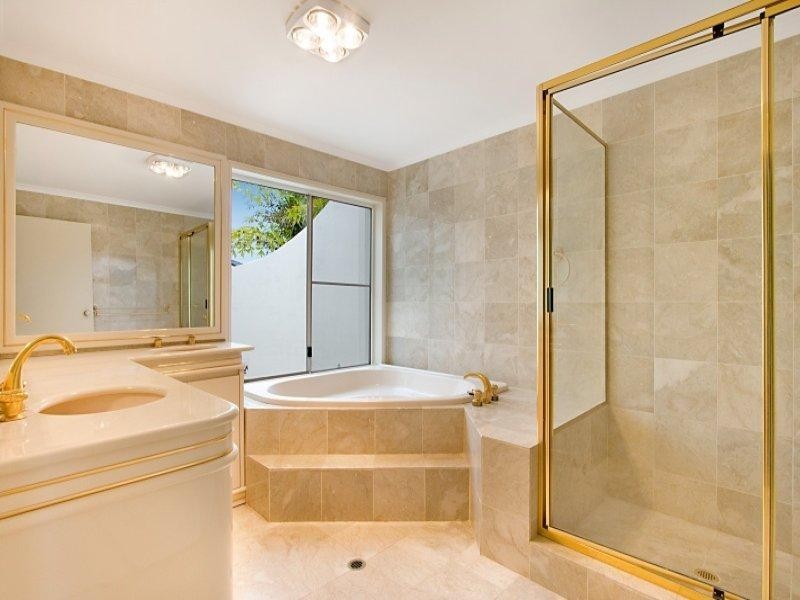 15-17 Buckingham Way, Elanora QLD 4221