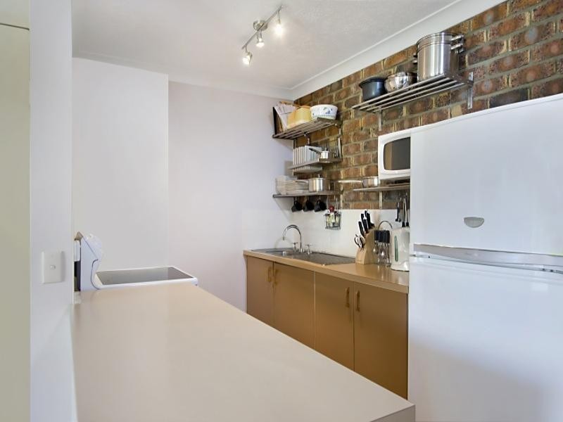 5/4 Rolan Court, Palm Beach QLD 4221