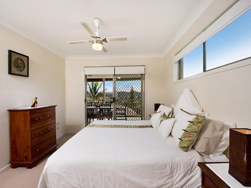10 Bunbury Court, Elanora QLD 4221