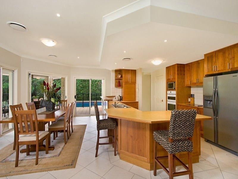 4 Buckingham Way, Elanora QLD 4221