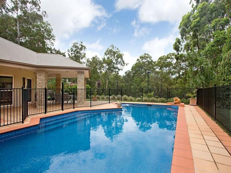 4 Buckingham Way, Elanora QLD 4221