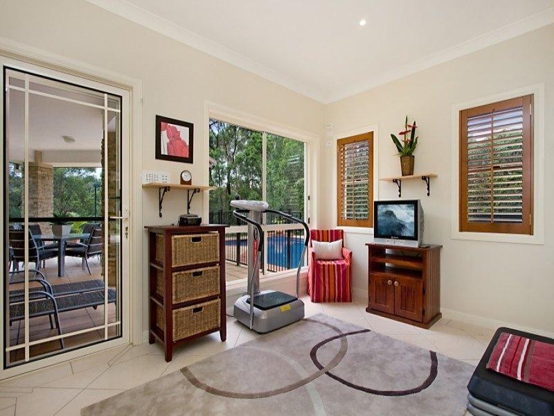 4 Buckingham Way, Elanora QLD 4221