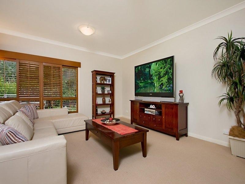 4 Buckingham Way, Elanora QLD 4221