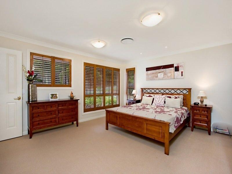 4 Buckingham Way, Elanora QLD 4221